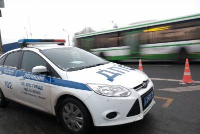 СМИ: Рейсовый автобус влетел в отбойник в Подмосковье