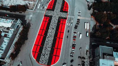 Покрас Лампас раскрыл тайный смысл «Супрематического креста» в Екатеринбурге
