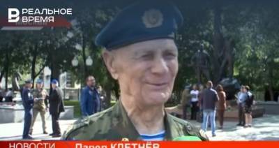 95-летний десантник из Татарстана побывал на юбилее ВДВ в Москве — видео