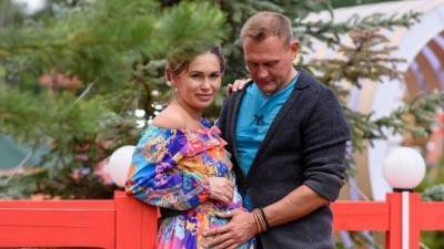 Звезда «Дома-2» Степан Меньшиков показал фото с новорожденной малышкой