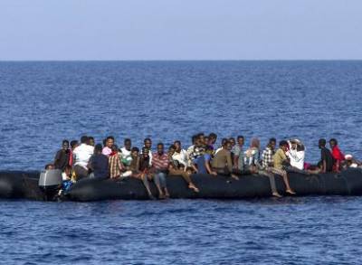 Итальянская береговая охрана спасла около 50 мигрантов с судна, приобретенного британским художником Бэнкси