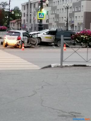 Шесть человек пострадали в ночной аварии в Южно-Сахалинске