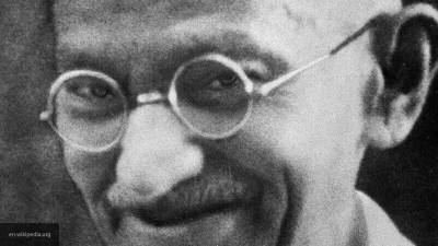 Легендарные очки Махатмы Ганди проданы британским аукционным домом