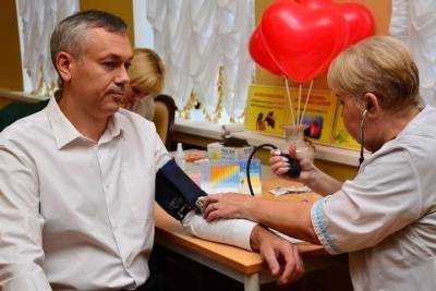 Когда новосибирский губернатор планирует сделать прививку от COVID-19