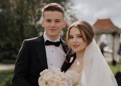 В узком семейном кругу: СМИ узнали о втором дне свадьбы сына певицы Валерии
