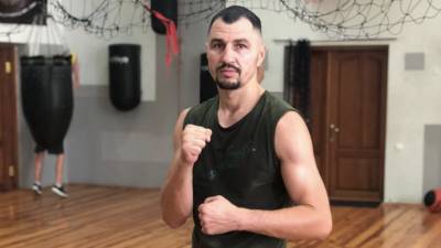 Украинский боксёр Постол уступил Родригесу в бою за титулы WBC и WBO