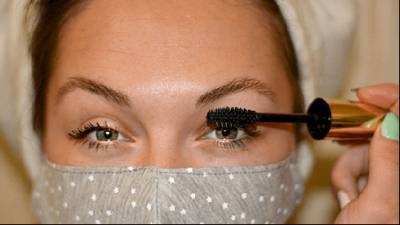 Как подобрать макияж глаз к маске: что нужно знать о туши именно сейчас
