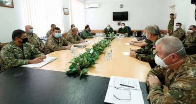 В Степанакерте Пашинян обсудил вопросы углубления военного партнерства Армении и Карабаха