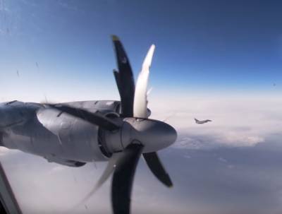 Десятки российских боевых самолетов потрясли моря и океаны