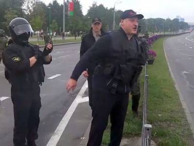 В Минск в день рождения Лукашенко нагнали ОМОН и автозаки (видео)