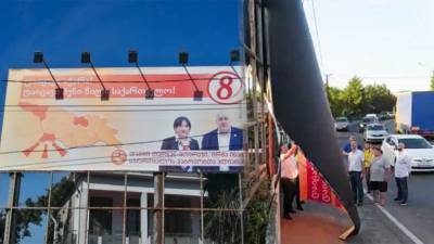 Скандал с предвыборными баннерами: «Альянс патриотов» обвиняет оппонентов в провокациях