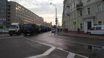 Путин позвонил Лукашенко на фоне подвоза бронетехники к центру Минска