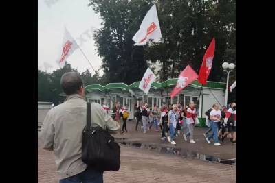 Колонны протестующих начали движение в центр Минска, площадь Независимости перекрыта