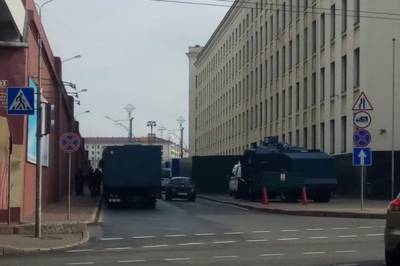 В центр Минска стянули военную технику и ОМОН: Готовятся к новому протесту