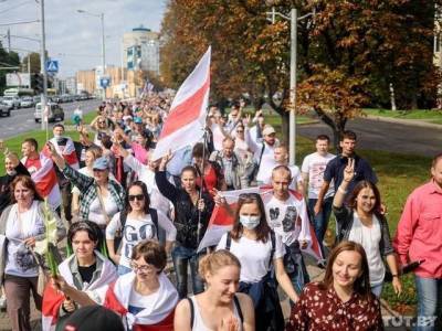 В Минске заметили людей с российскими и "георгиевскими" флагами