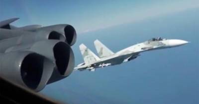 Герой СССР назвал безопасным перехват Су-27 над черным морем