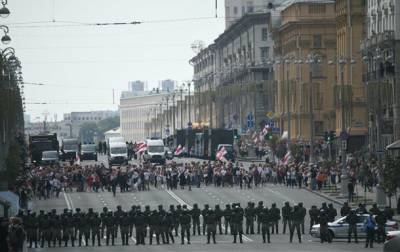 В Минске начали задерживать участников марша