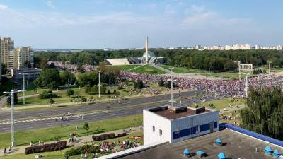 В Минске на митинг собралось около 100 тыс. человек
