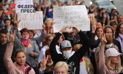 Силовики оцепили президентский дворец в Минске.