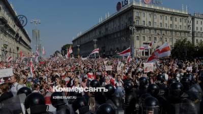 Большинство протестующих в Минске направились к резиденции президента
