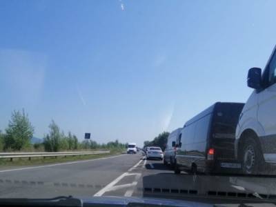 На трассе Киев-Чоп из-за ремонта дороги образовалась большая пробка: что известно