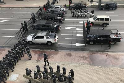 В Минске участники акции протеста попытались пройти к резиденции Лукашенко