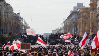 В центр Минска вводят внутренние войска. На марше протеста задержания