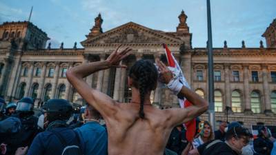 Берлинская полиция разогнала митинг у Колонны победы
