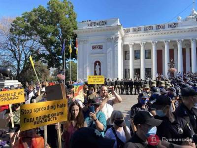 Стычка в Одессе: националисты столкнулись с представителями ЛГБТ-сообщества