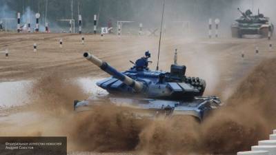 Появилось видео опасного сближения танков КНР и Азербайджана на АрМИ-2020