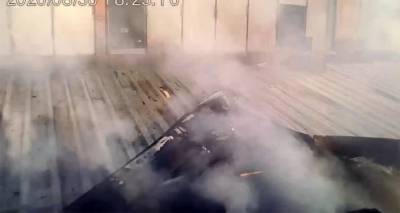 В Ереване потушен крупный пожар на производстве - видео