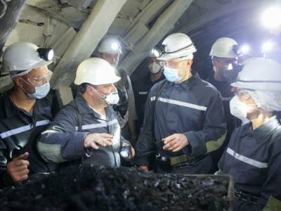 В День Шахтера Шмыгаль приехал на Донбасс: премьер спустился в шахту