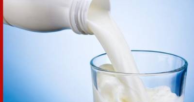 Врачи назвали пять негативных признаков избытка молока в рационе