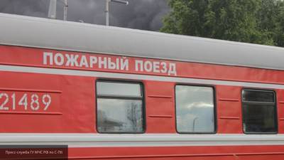 Пожарный поезд тушит возгорание на складе красок в Новосибирске