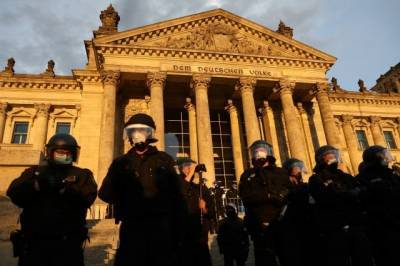 В Берлине более 30 полицейских пострадали в ходе субботних протестов