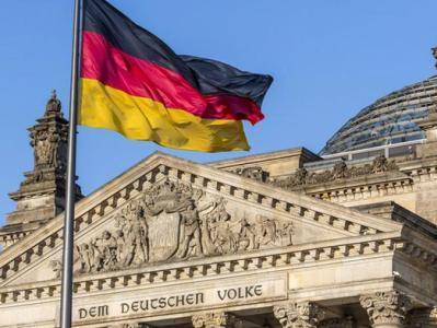 Власти ФРГ возмущены флагами кайзеровской Германии участников антикоронавирусной акции в Берлине