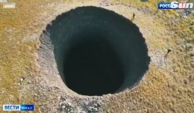 В Арктике появился загадочный гигантский кратер: исследователи говорят о взрыве колоссальной силы