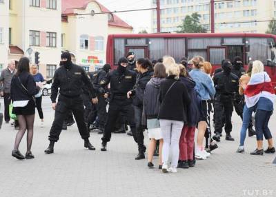 На акции протеста в Минске белорусские силовики задержали почти полторы сотни людей