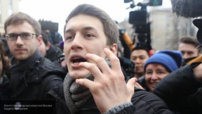 Блогер Егор Жуков был избит возле своего дома неизвестными на самокатах