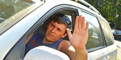 Азбука водителей: знаки и жесты, которые стоит знать каждому