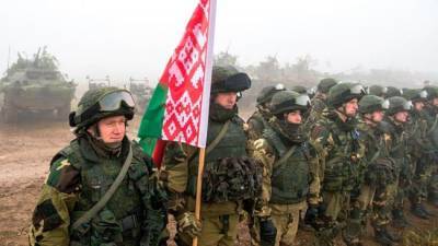 Белорусские военные отрабатывают оборону от нападения с запада