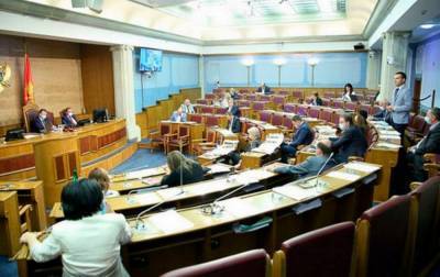Оппозиция Черногории побеждает на выборах в парламент и ожидает отставку президента