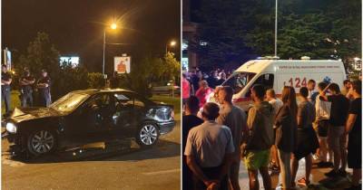 Машина протаранила группу празднующих оппозиционеров в Черногории