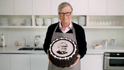 Гейтс испек торт к 90-летию Баффетта