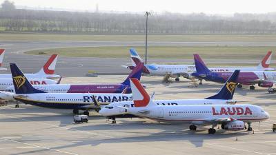 Двоих пассажиров задержали после посадки самолета в Лондоне
