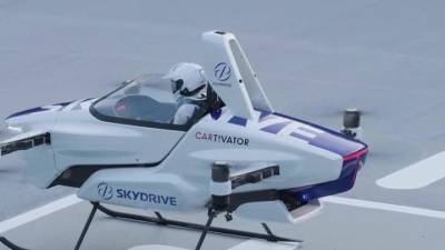 В Японии прошли успешные испытания "летающего" автомобиля с человеком на борту