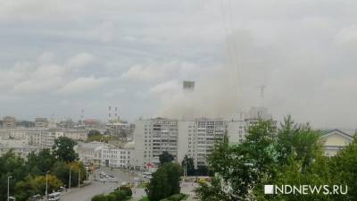 В Екатеринбурге тушат пожар на хлебокомбинате «Смак» (ФОТО)