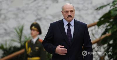 Лукашенко с автоматом: оружейный эксперт прокомментировал