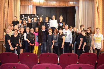 Сергей Пускепалис встретился с юными любителями театра Красное на Волге