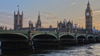 Великобритания компенсирует потери от пандемии рекордным повышением налогов